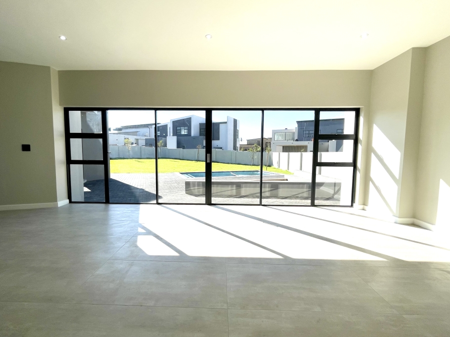 5 Bedroom Property for Sale in Midstream Heights Gauteng