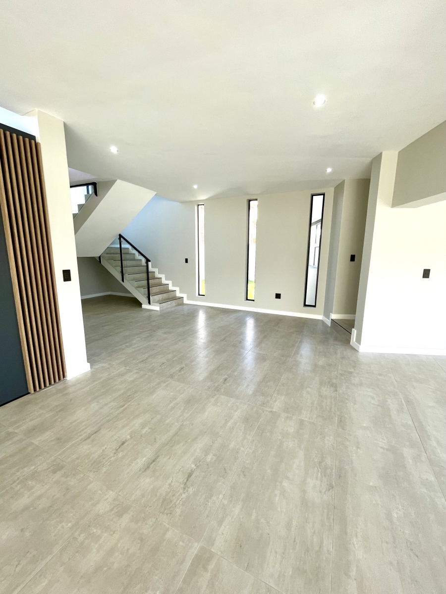 5 Bedroom Property for Sale in Midstream Heights Gauteng