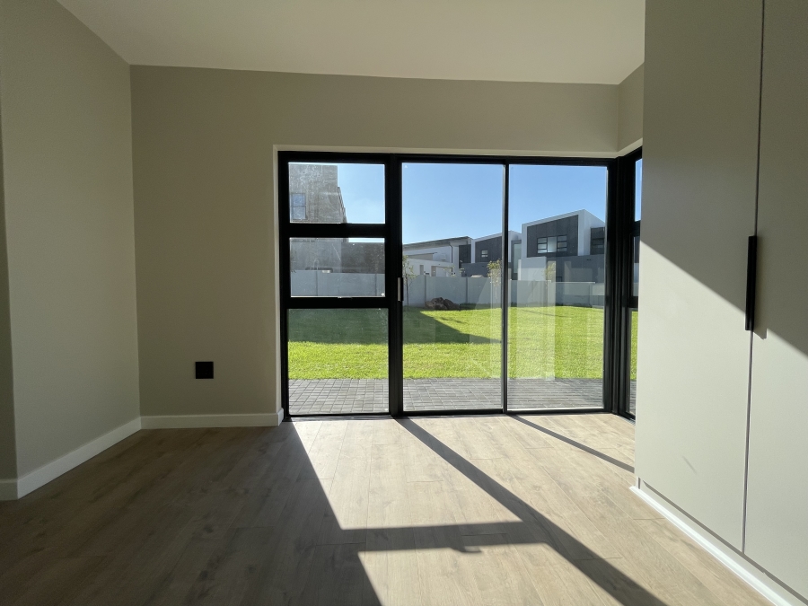 5 Bedroom Property for Sale in Midstream Heights Gauteng