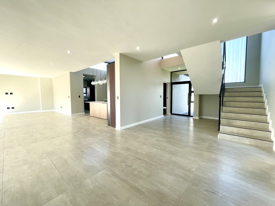 5 Bedroom Property for Sale in Midstream Heights Gauteng