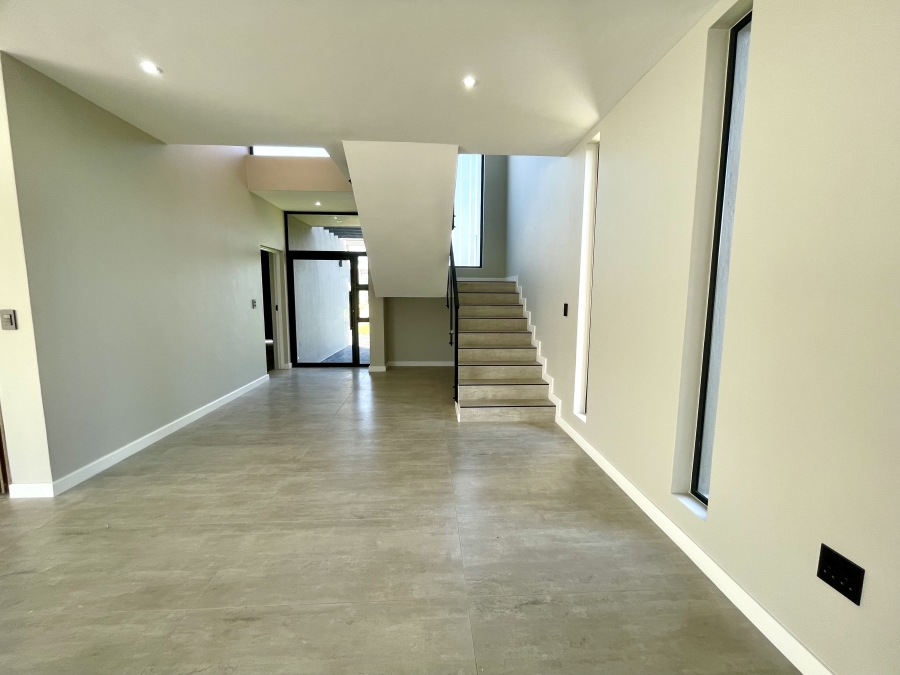 5 Bedroom Property for Sale in Midstream Heights Gauteng