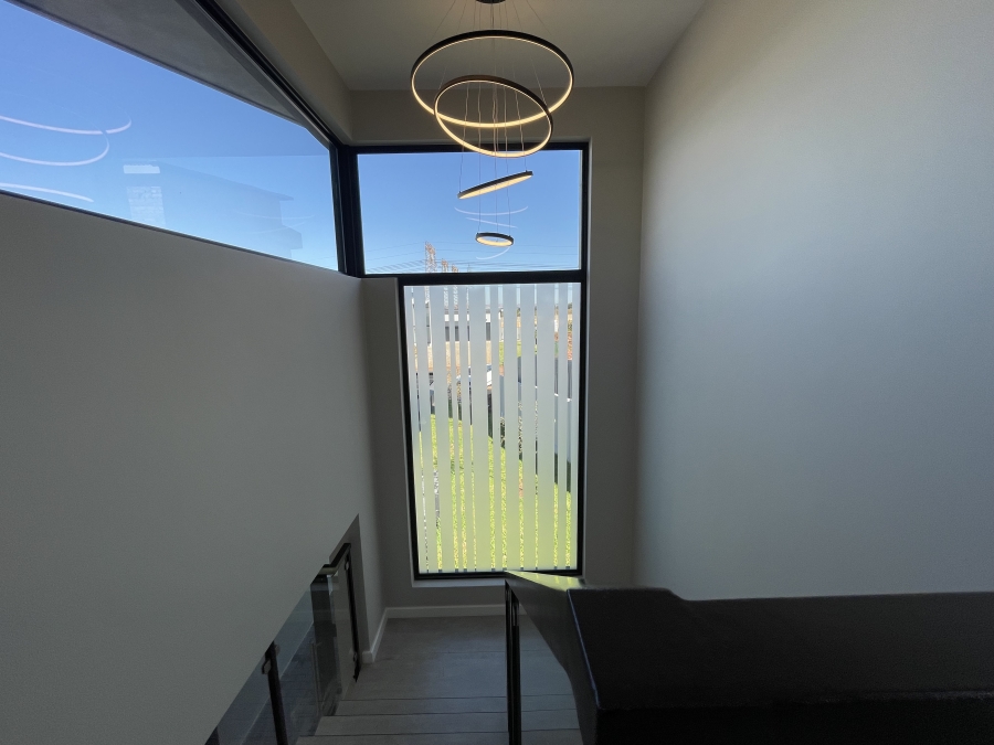 5 Bedroom Property for Sale in Midstream Heights Gauteng