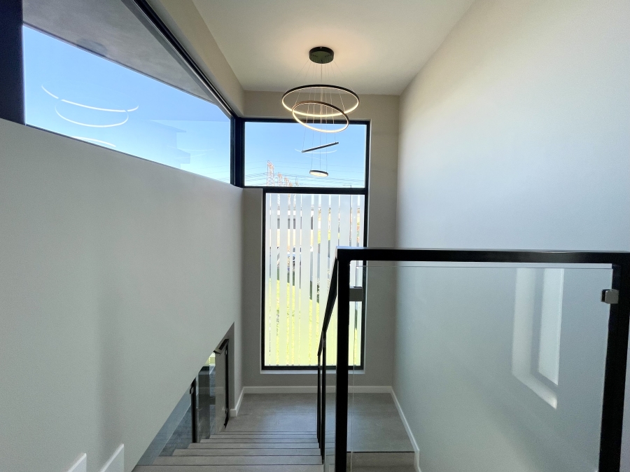 5 Bedroom Property for Sale in Midstream Heights Gauteng