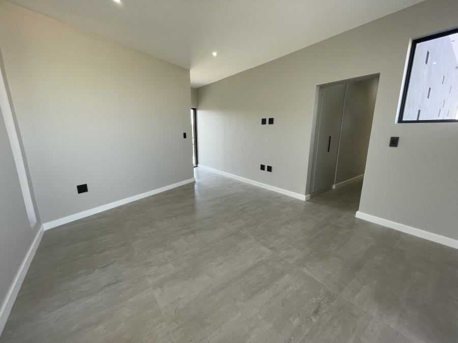 5 Bedroom Property for Sale in Midstream Heights Gauteng