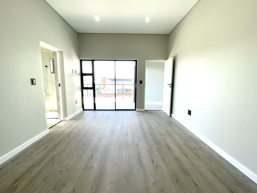 5 Bedroom Property for Sale in Midstream Heights Gauteng