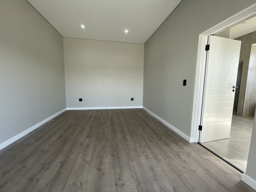 5 Bedroom Property for Sale in Midstream Heights Gauteng