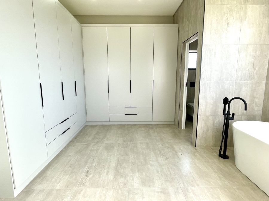 5 Bedroom Property for Sale in Midstream Heights Gauteng
