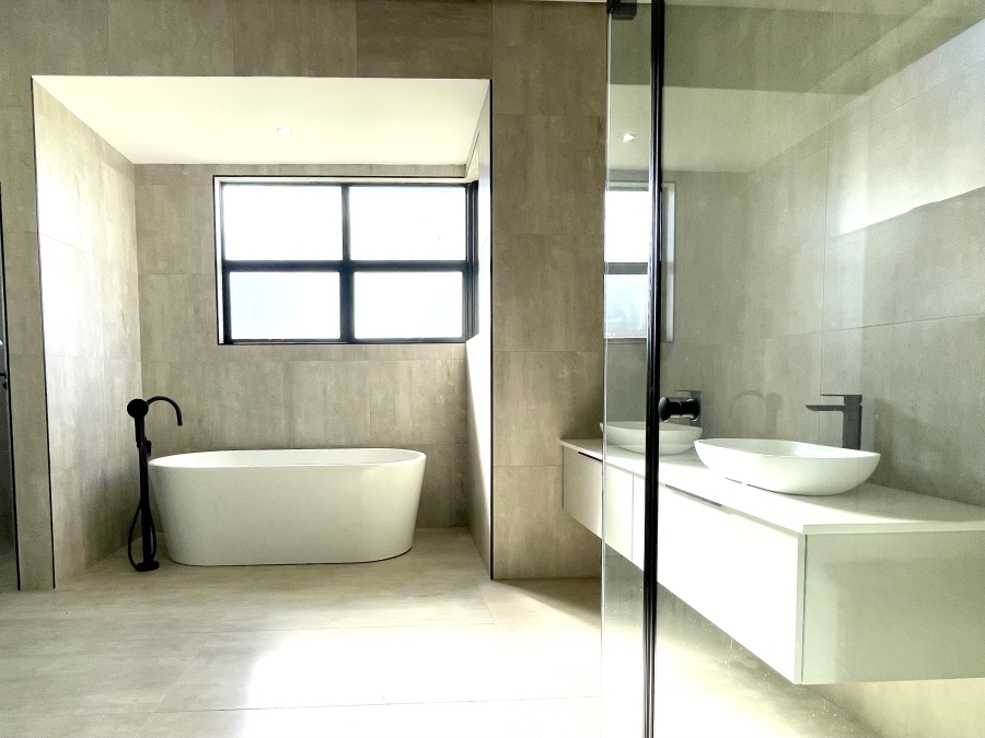 5 Bedroom Property for Sale in Midstream Heights Gauteng