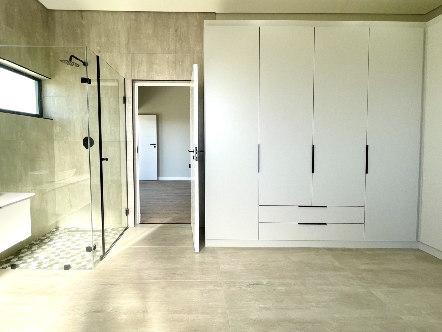 5 Bedroom Property for Sale in Midstream Heights Gauteng