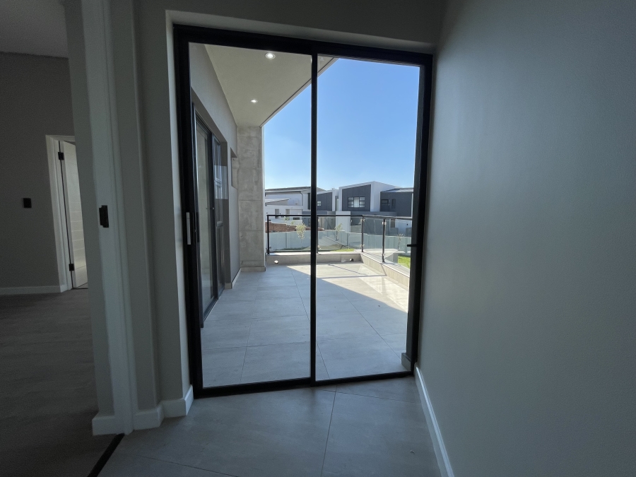 5 Bedroom Property for Sale in Midstream Heights Gauteng