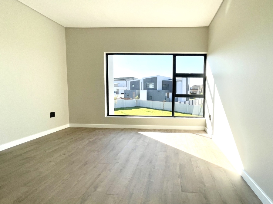5 Bedroom Property for Sale in Midstream Heights Gauteng