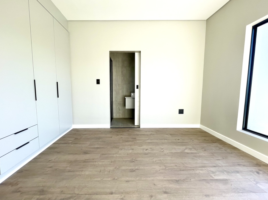 5 Bedroom Property for Sale in Midstream Heights Gauteng