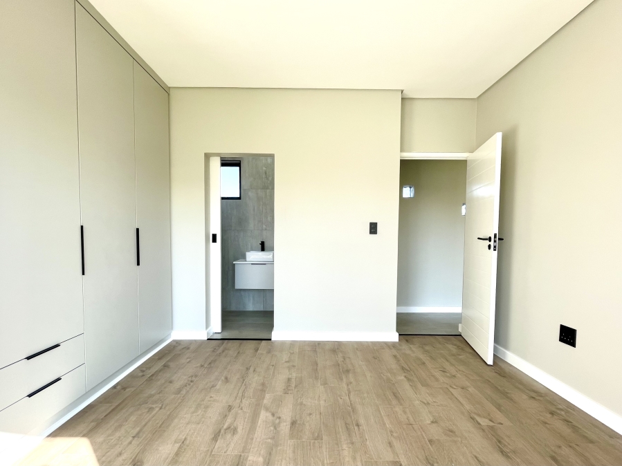 5 Bedroom Property for Sale in Midstream Heights Gauteng