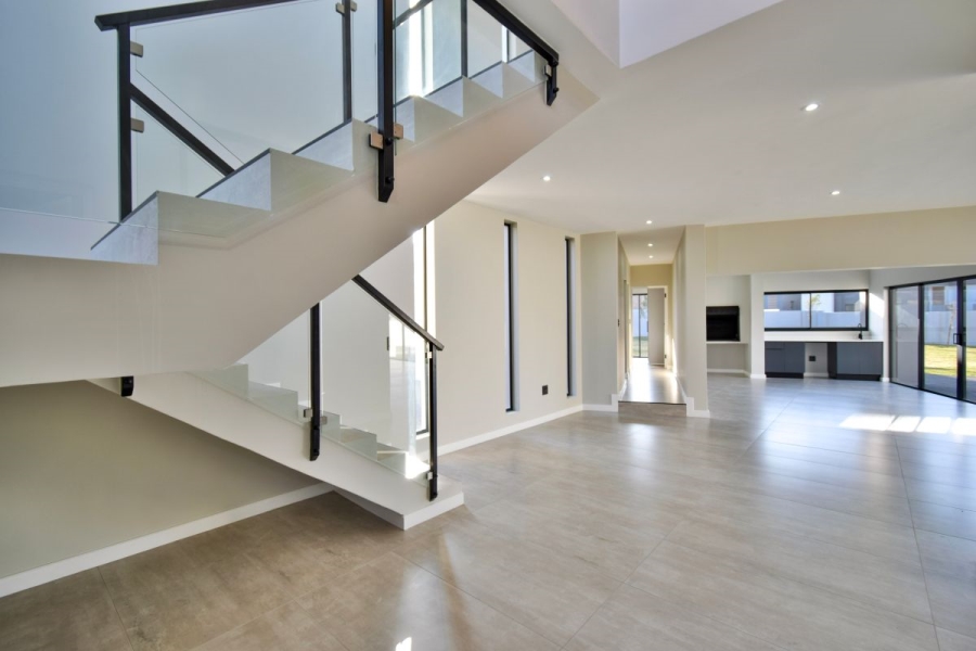 5 Bedroom Property for Sale in Midstream Heights Gauteng