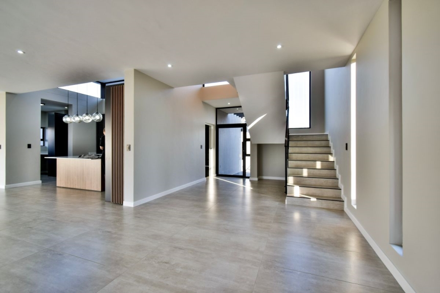 5 Bedroom Property for Sale in Midstream Heights Gauteng