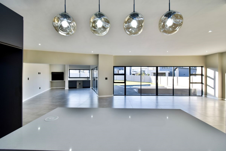5 Bedroom Property for Sale in Midstream Heights Gauteng