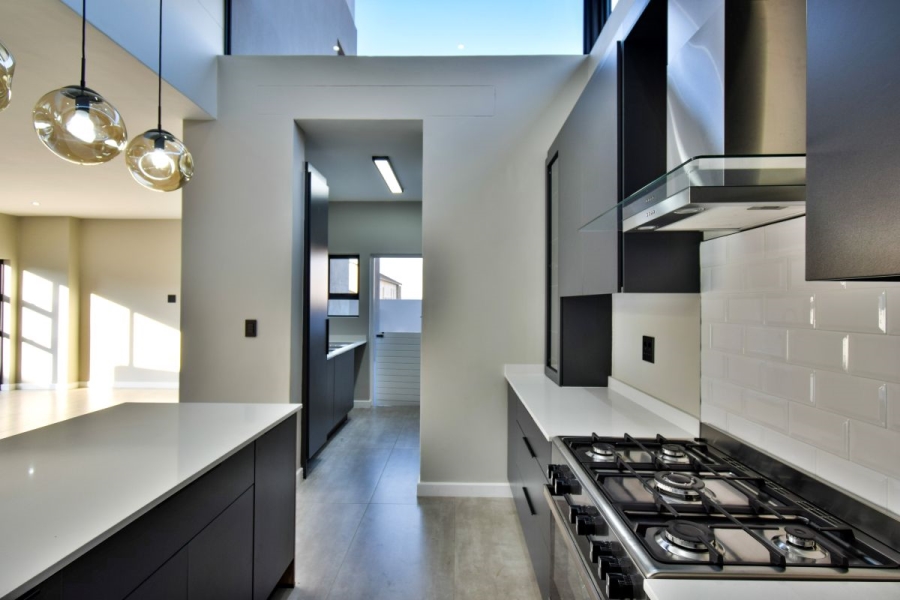 5 Bedroom Property for Sale in Midstream Heights Gauteng