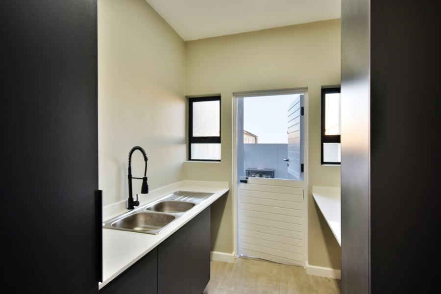 5 Bedroom Property for Sale in Midstream Heights Gauteng