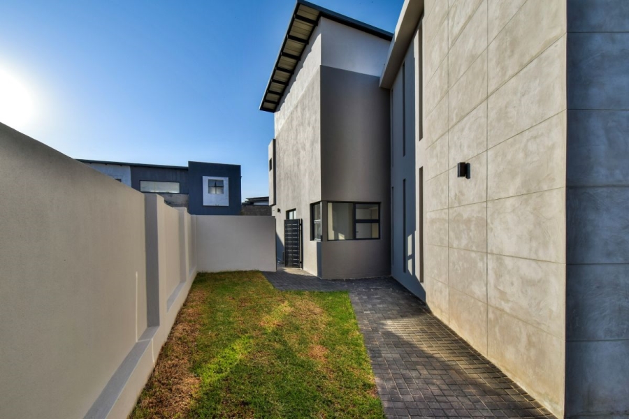 5 Bedroom Property for Sale in Midstream Heights Gauteng