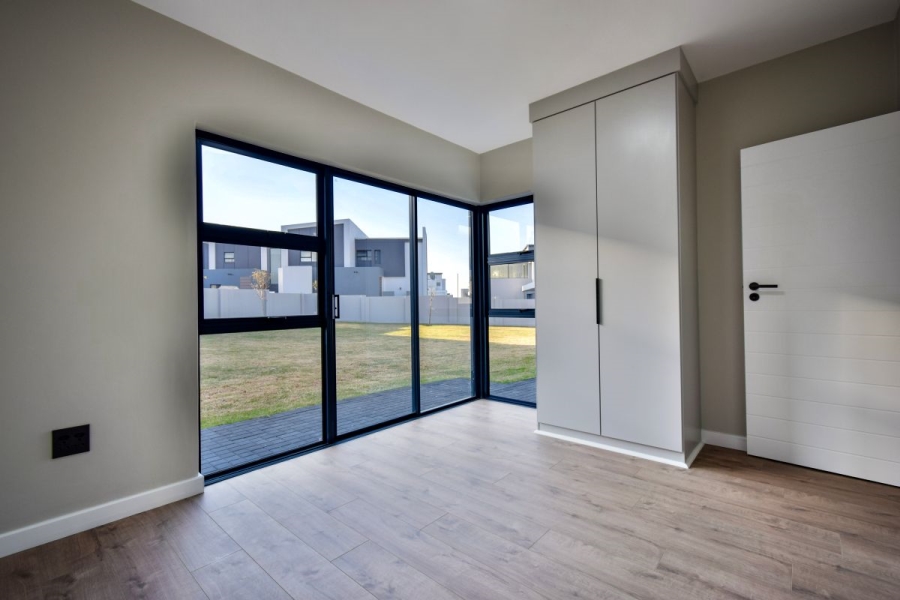 5 Bedroom Property for Sale in Midstream Heights Gauteng