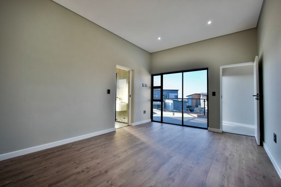 5 Bedroom Property for Sale in Midstream Heights Gauteng