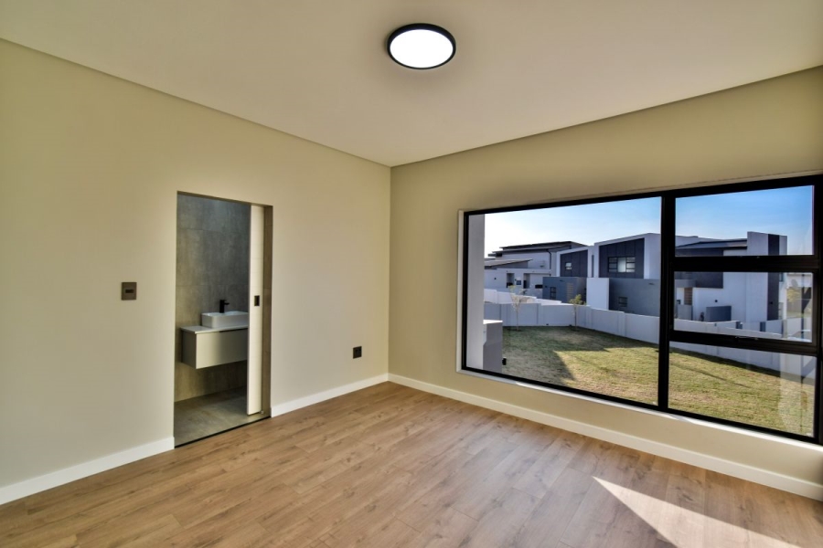5 Bedroom Property for Sale in Midstream Heights Gauteng