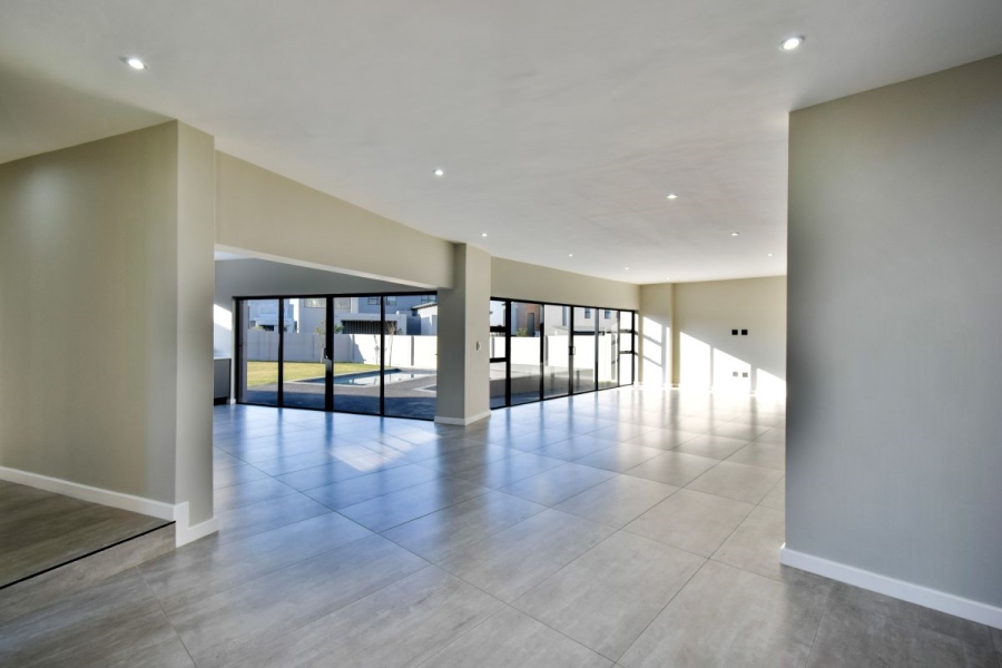 5 Bedroom Property for Sale in Midstream Heights Gauteng