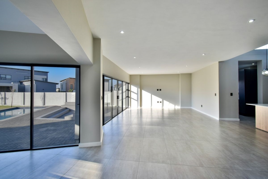 5 Bedroom Property for Sale in Midstream Heights Gauteng