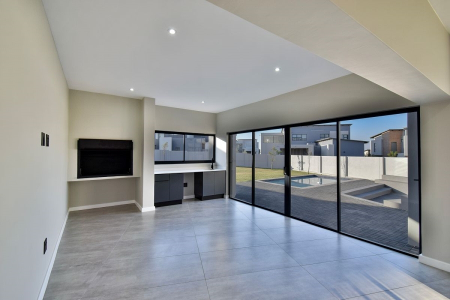 5 Bedroom Property for Sale in Midstream Heights Gauteng