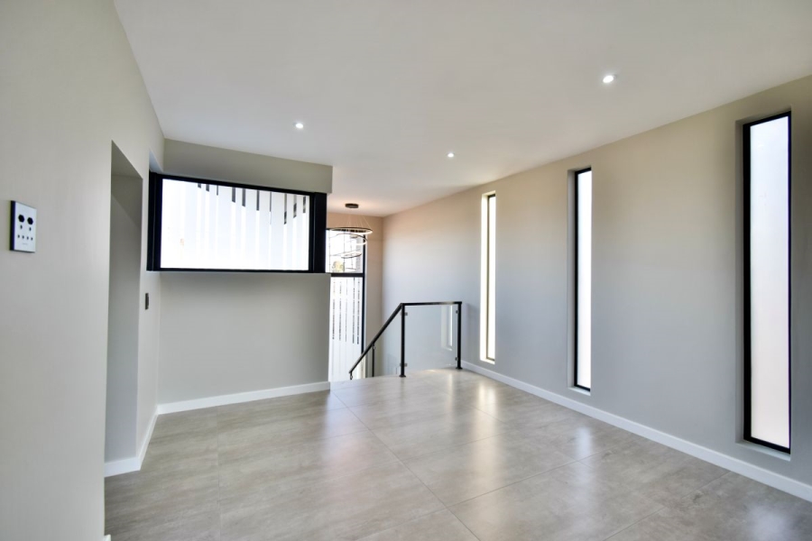 5 Bedroom Property for Sale in Midstream Heights Gauteng