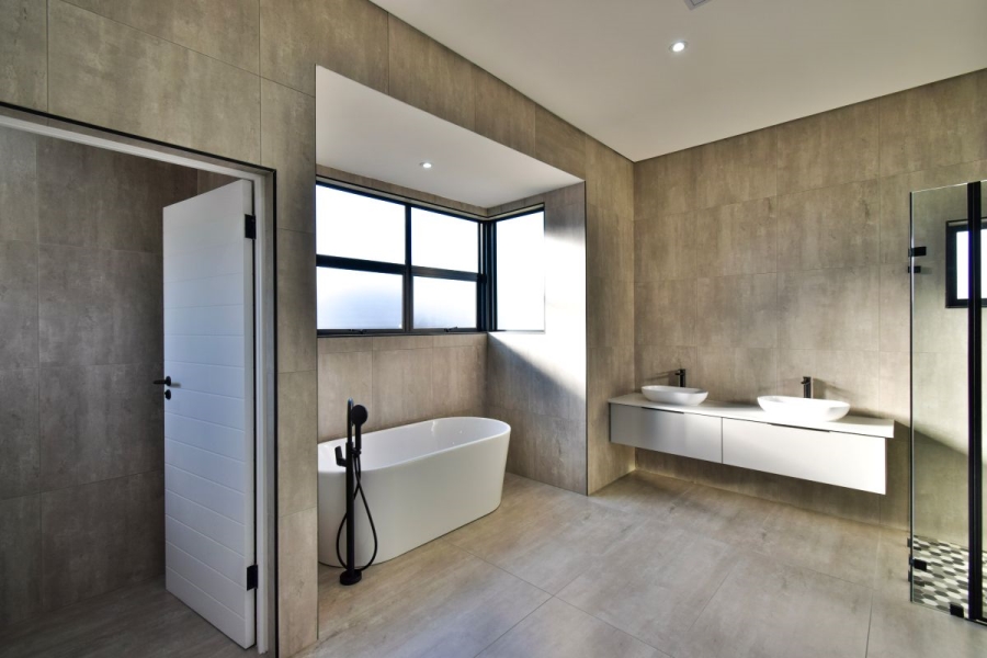 5 Bedroom Property for Sale in Midstream Heights Gauteng