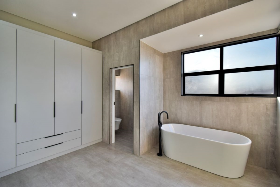 5 Bedroom Property for Sale in Midstream Heights Gauteng