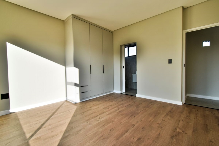 5 Bedroom Property for Sale in Midstream Heights Gauteng