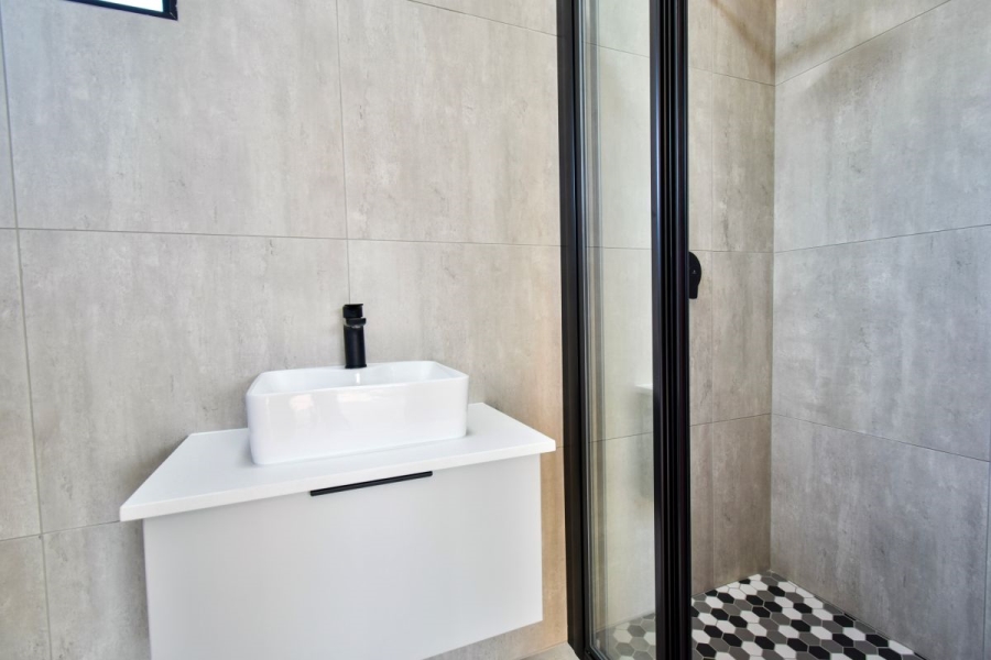 5 Bedroom Property for Sale in Midstream Heights Gauteng