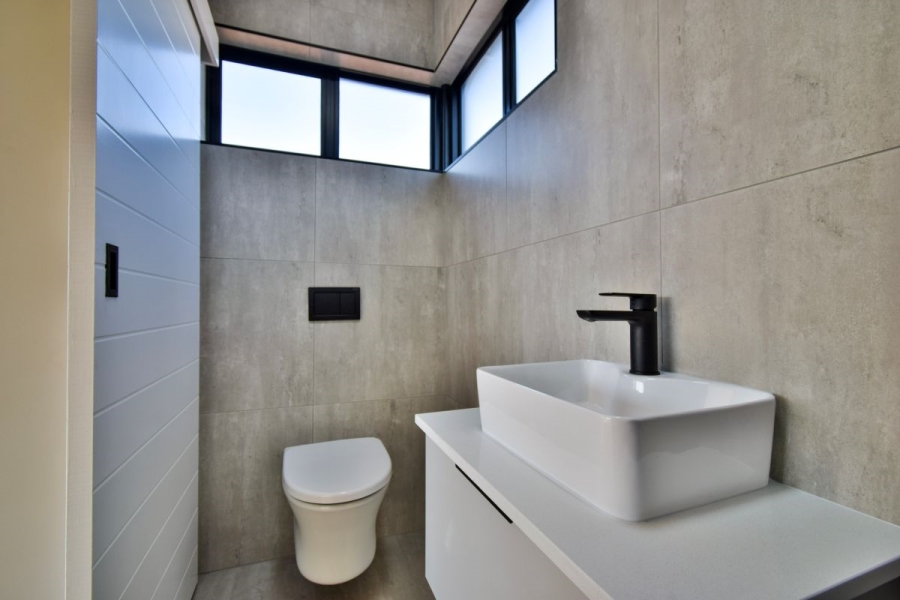 5 Bedroom Property for Sale in Midstream Heights Gauteng