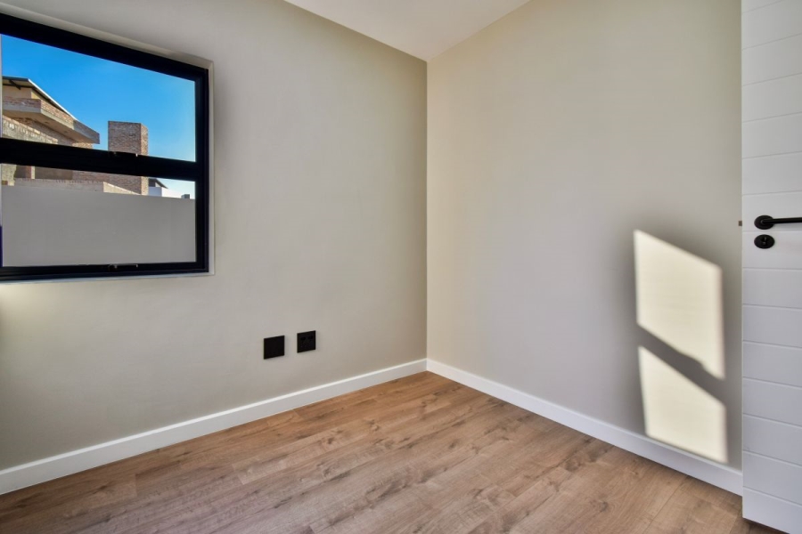 5 Bedroom Property for Sale in Midstream Heights Gauteng