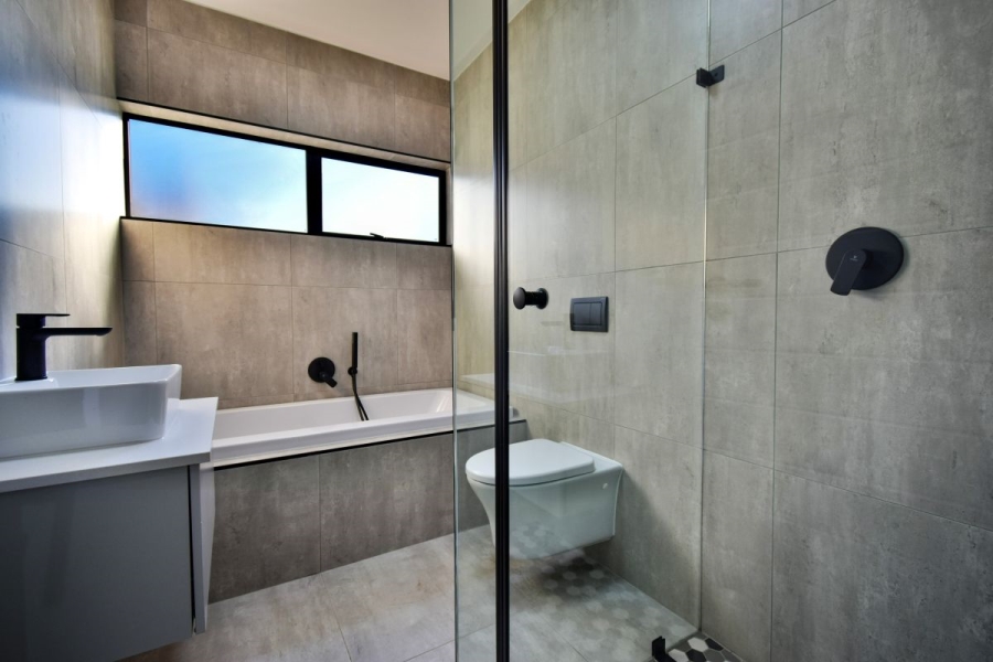 5 Bedroom Property for Sale in Midstream Heights Gauteng