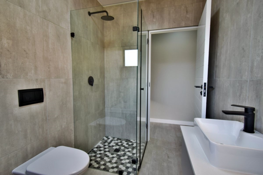 5 Bedroom Property for Sale in Midstream Heights Gauteng