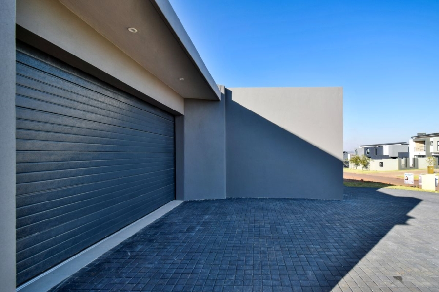 5 Bedroom Property for Sale in Midstream Heights Gauteng