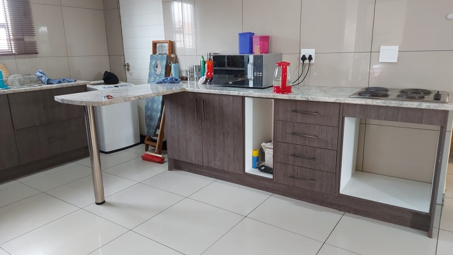2 Bedroom Property for Sale in Crystal Park Gauteng