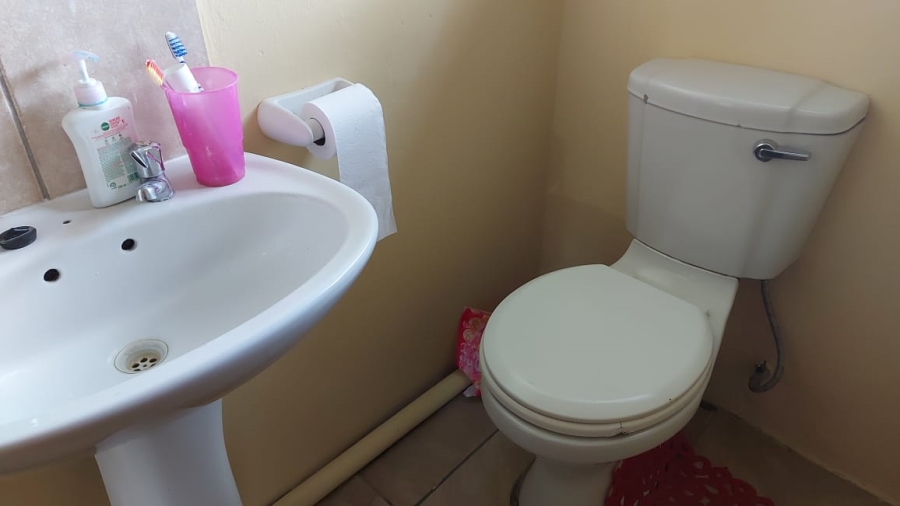 2 Bedroom Property for Sale in Crystal Park Gauteng