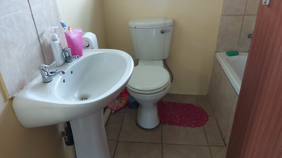 2 Bedroom Property for Sale in Crystal Park Gauteng