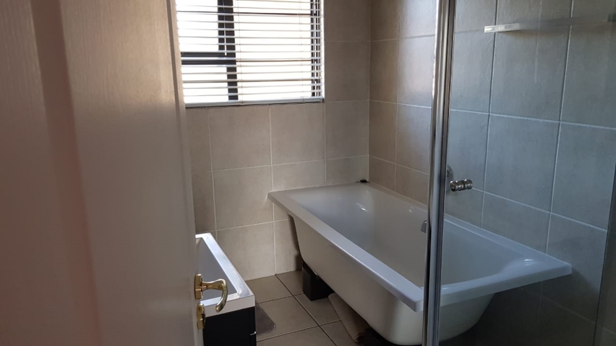 2 Bedroom Property for Sale in Greenstone Hill Gauteng