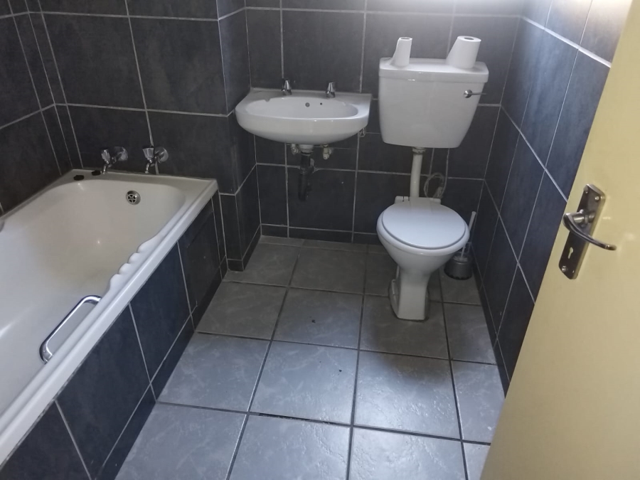 2 Bedroom Property for Sale in Vorna Valley Gauteng