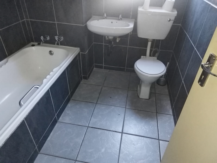 2 Bedroom Property for Sale in Vorna Valley Gauteng