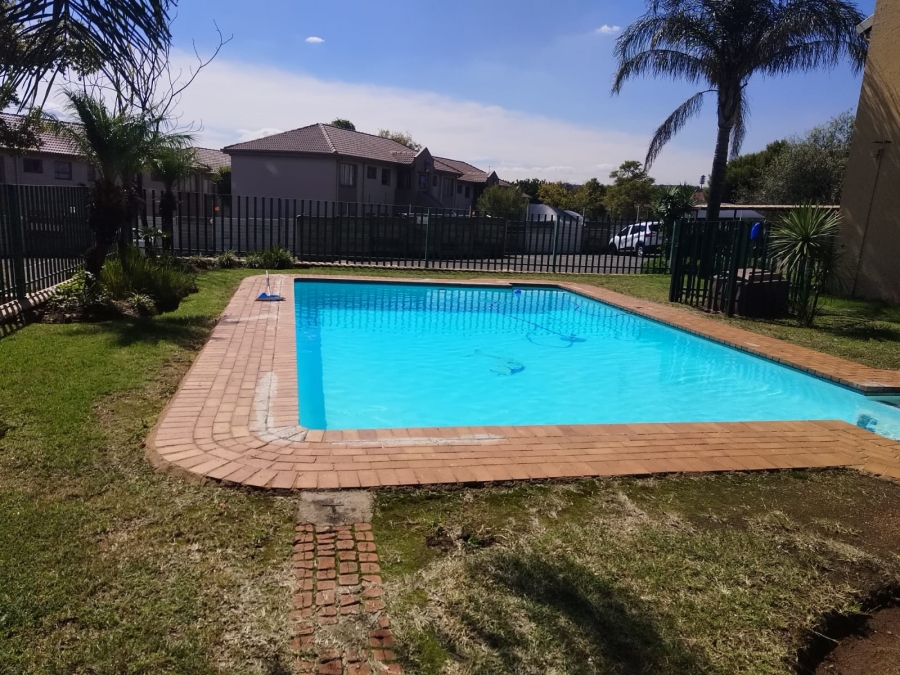 2 Bedroom Property for Sale in Vorna Valley Gauteng