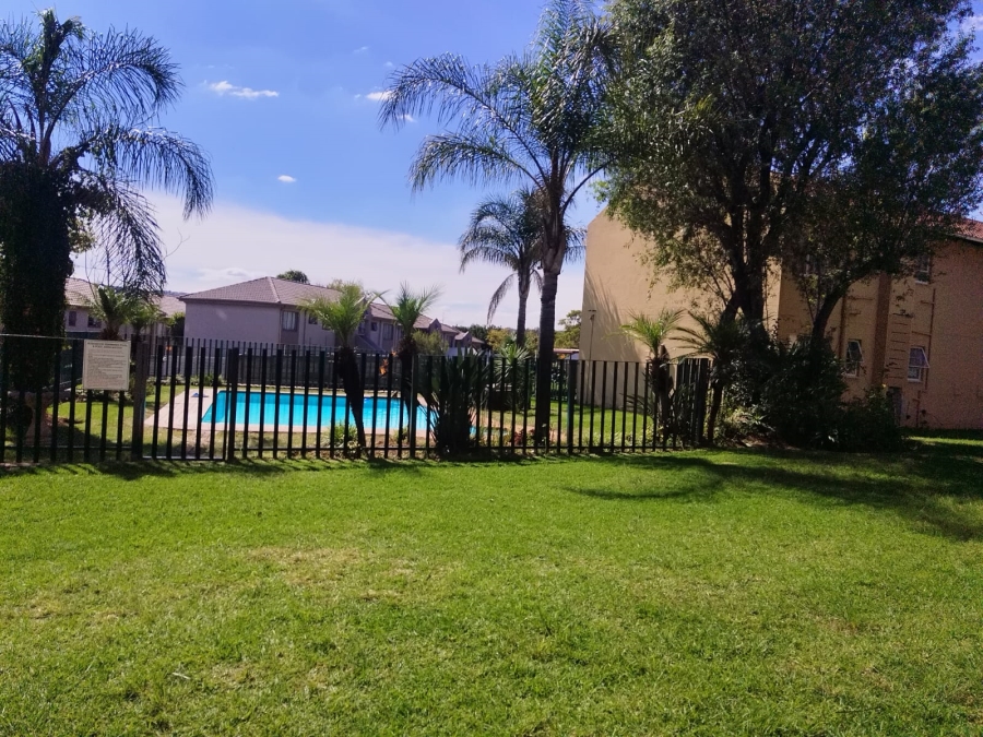 2 Bedroom Property for Sale in Vorna Valley Gauteng