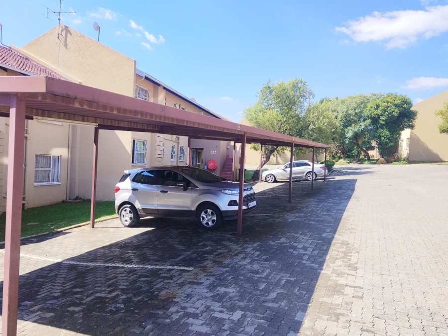 2 Bedroom Property for Sale in Vorna Valley Gauteng