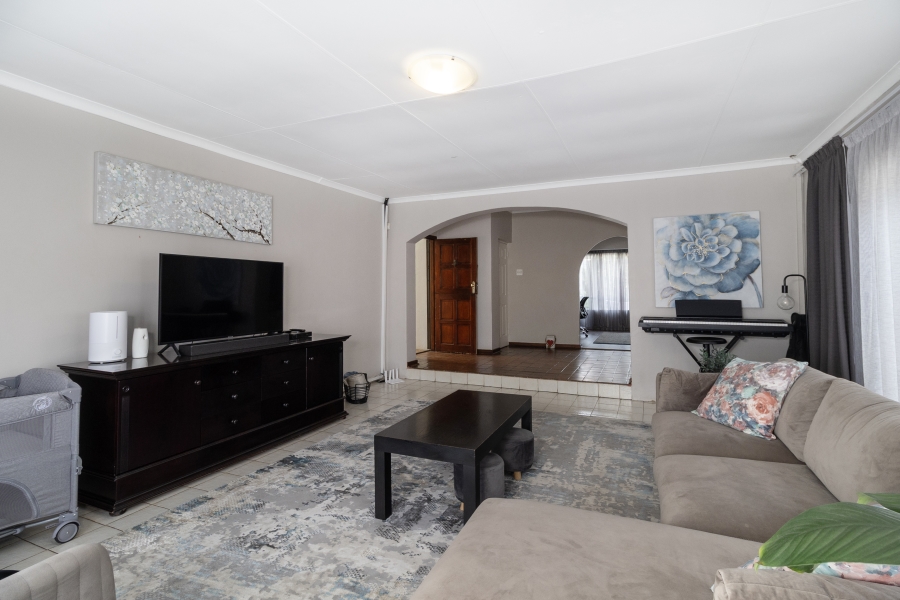 5 Bedroom Property for Sale in Monument Park Gauteng