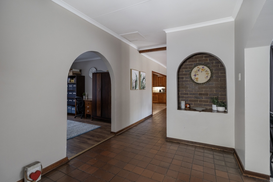 5 Bedroom Property for Sale in Monument Park Gauteng